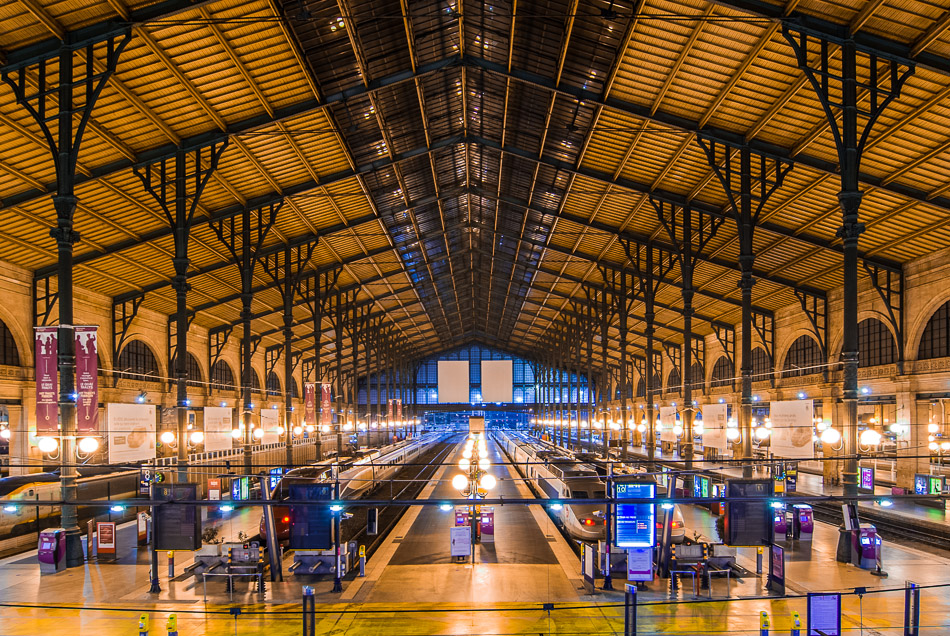 ‘Stille’ disco in Gare du Nord&nbsp;Parijs