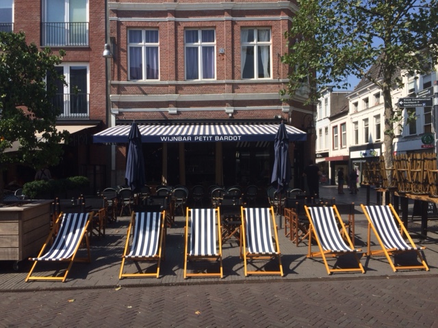 Franse temperaturen op het terras van Brasserie Bardot Breda