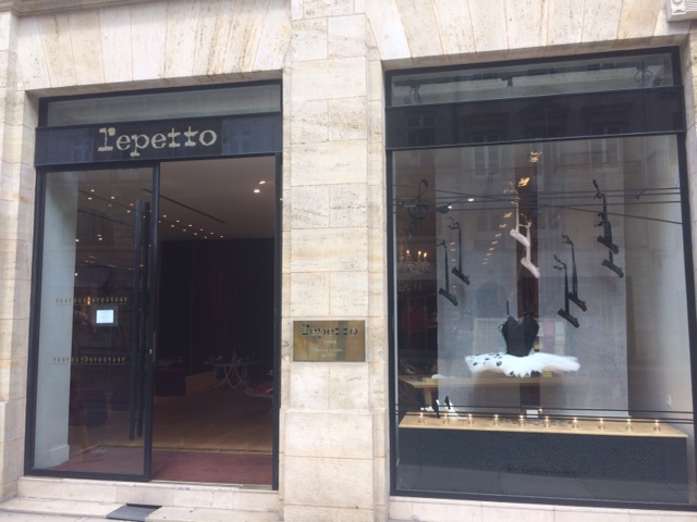 Repetto etalage, brocante en gevulde kwartel