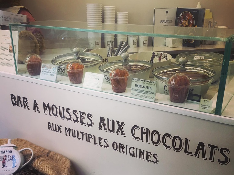 Mousse au chocolat eten als een ijsje in&nbsp;Parijs