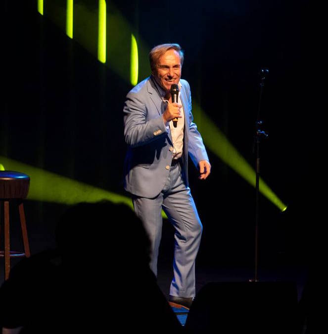 Philippe Elan met Ma France in kleine theaters